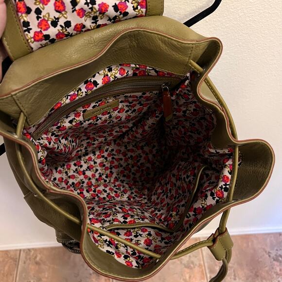 Vera Bradley Leather Drawstring Cinch Backpack Olive Green Floral Lining - Picture 4 of 8